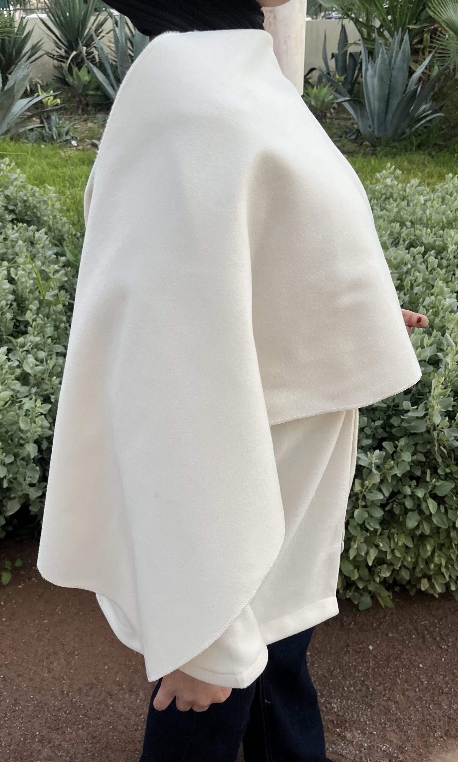 Cape Chic à Taille Ceinturée – Image 2